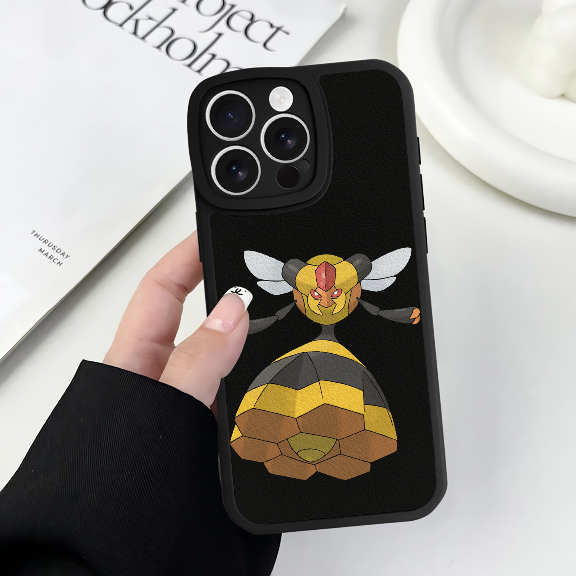 （画像用） ポケットモンスター Pokémon 【iPhone 16シリーズ対応】シリコンスマホケース（レザー調） 材質：シリコン